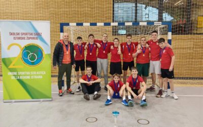 Izvrsni rezultati rukometaša i rukometašica OŠ Matije Vlačića na županijskim natjecanjima